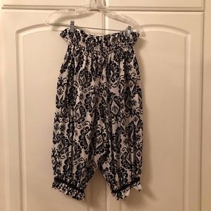 KMK Designs Black/White Bloomers Capris Sz: M